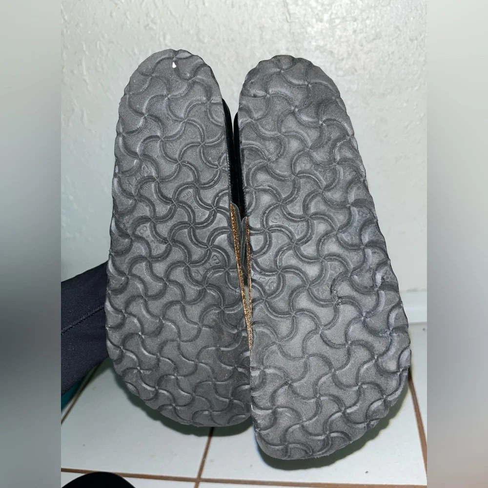 Birkenstock Gizeh Black Leather Sandals - Picture 7 of 7